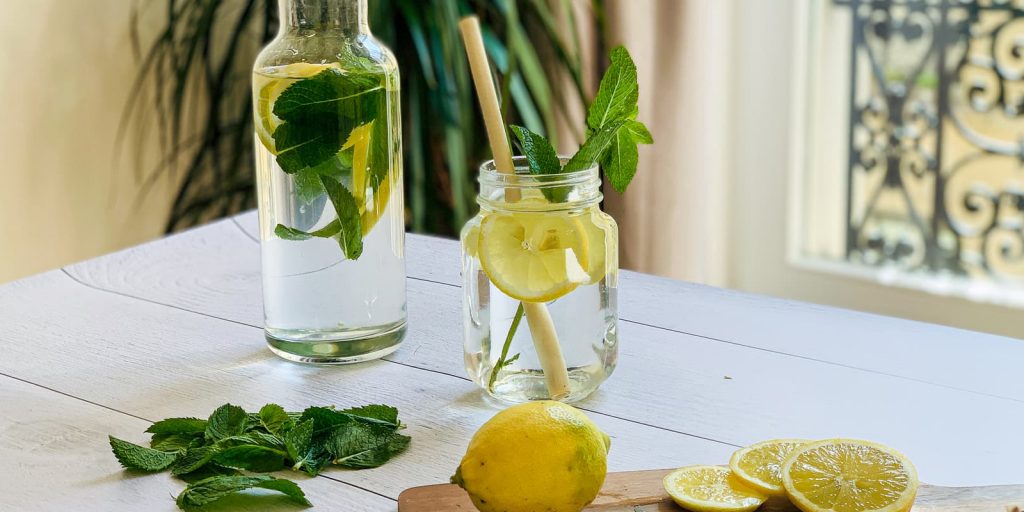 Limonada casera con menta